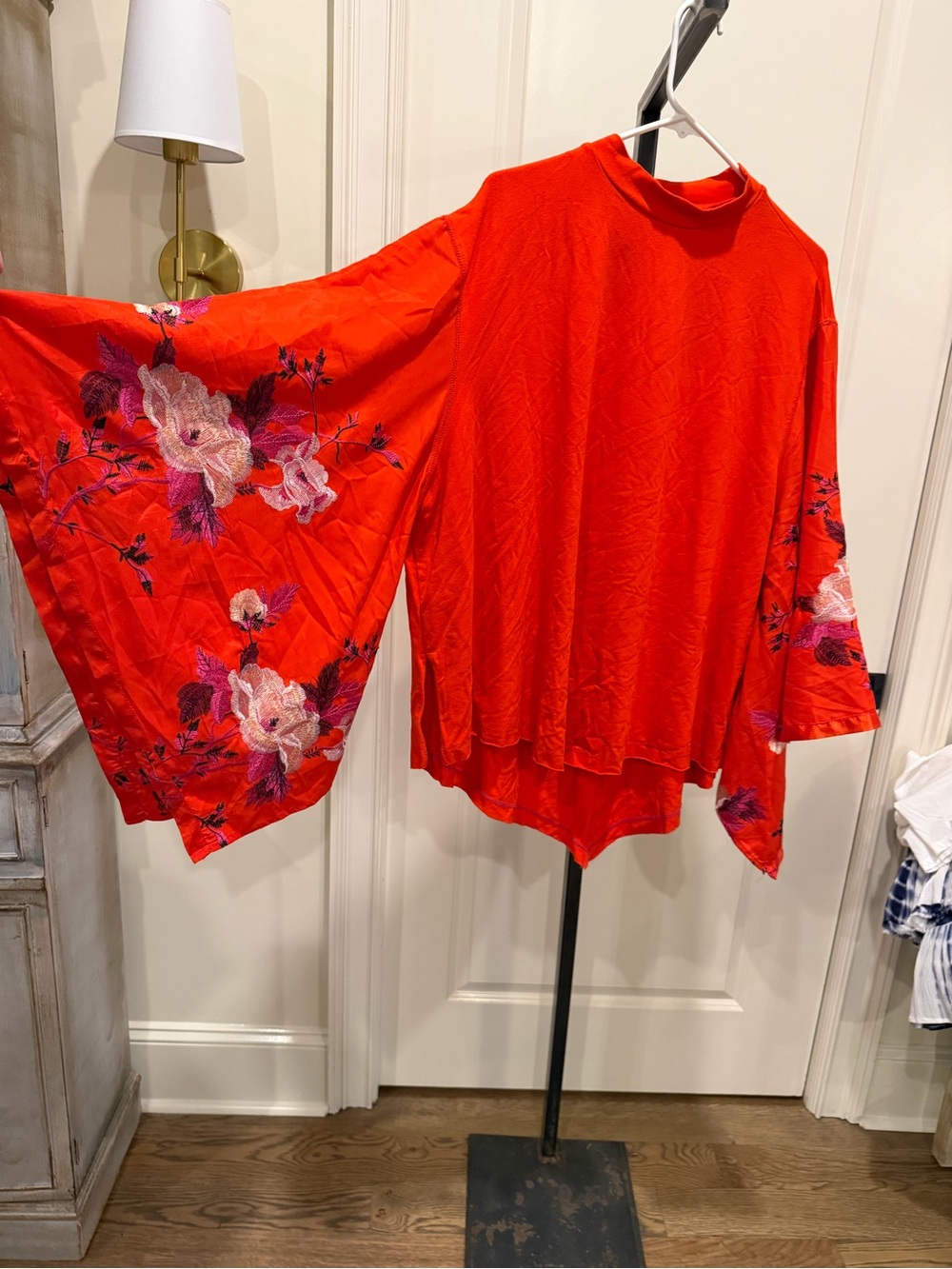 FREE PEOPLE | Sydney's Tuesday Batwing Kimono Sleeve Top Embroidered Floral